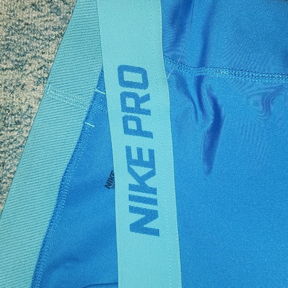 Nike Pro Dri-Fit Stay Cool Capri Leggings - Medium / M - Picture 2 of 6